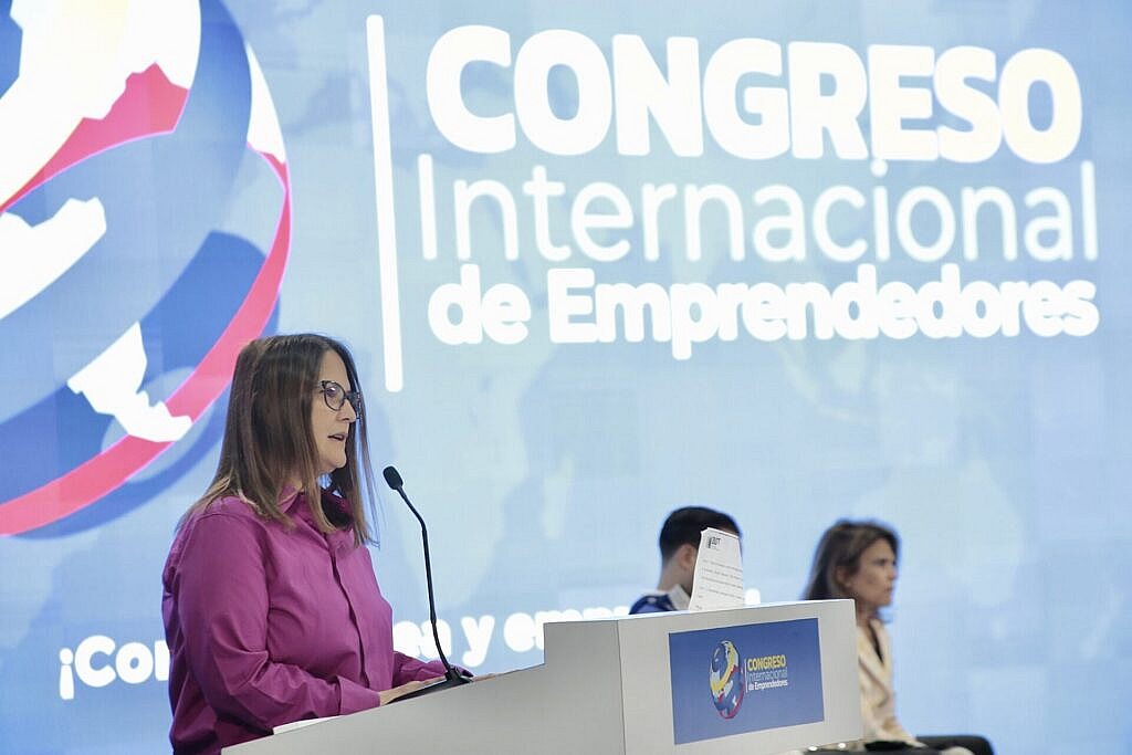 Ministra Pereira destaca éxito del ecosistema emprendedor en medio del bloqueo económico