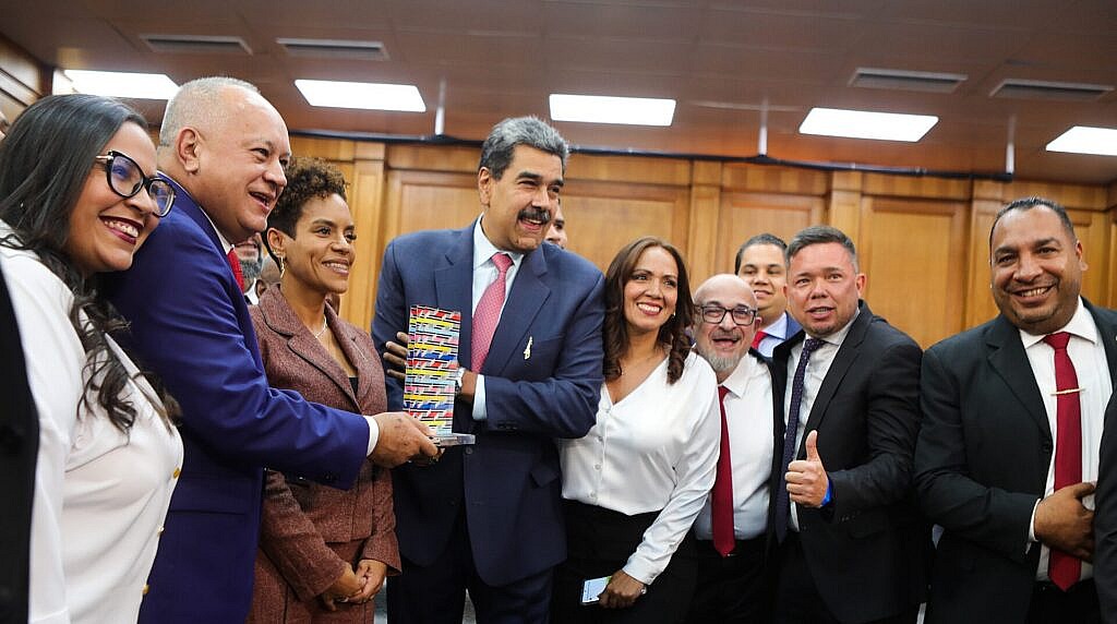 Jefe de Estado lidera entrega del Premio Nacional de Periodismo Simón Bolívar 2025