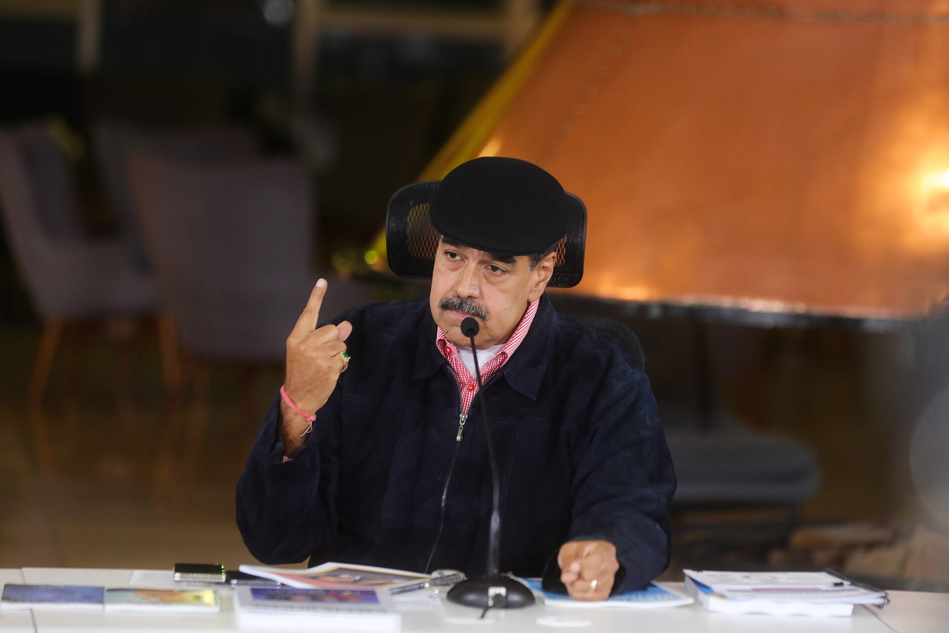Presidente Maduro insta a renovar el liderazgo político con base en la crítica