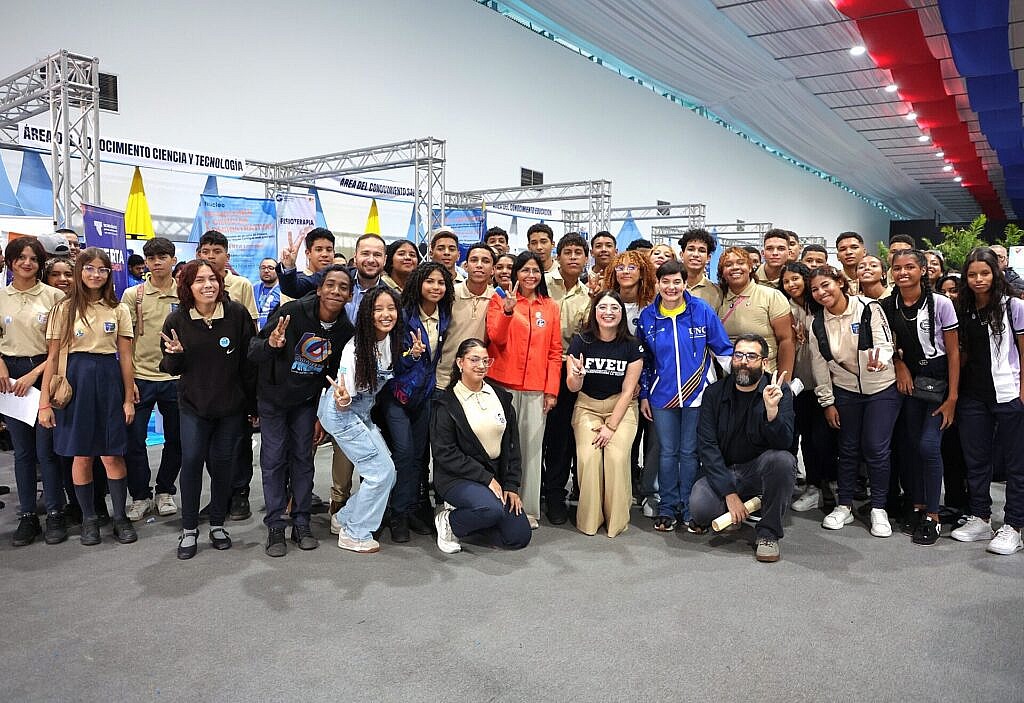 Vicepresidenta Ejecutiva invitó a la juventud a participar en la Expoferia de Oportunidades de Estudio 2025