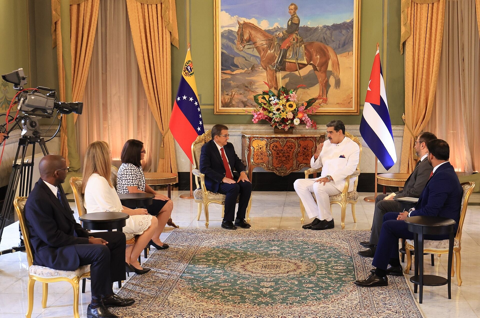 Presidente Maduro recibe cartas credenciales del nuevo embajador de la República de Cuba