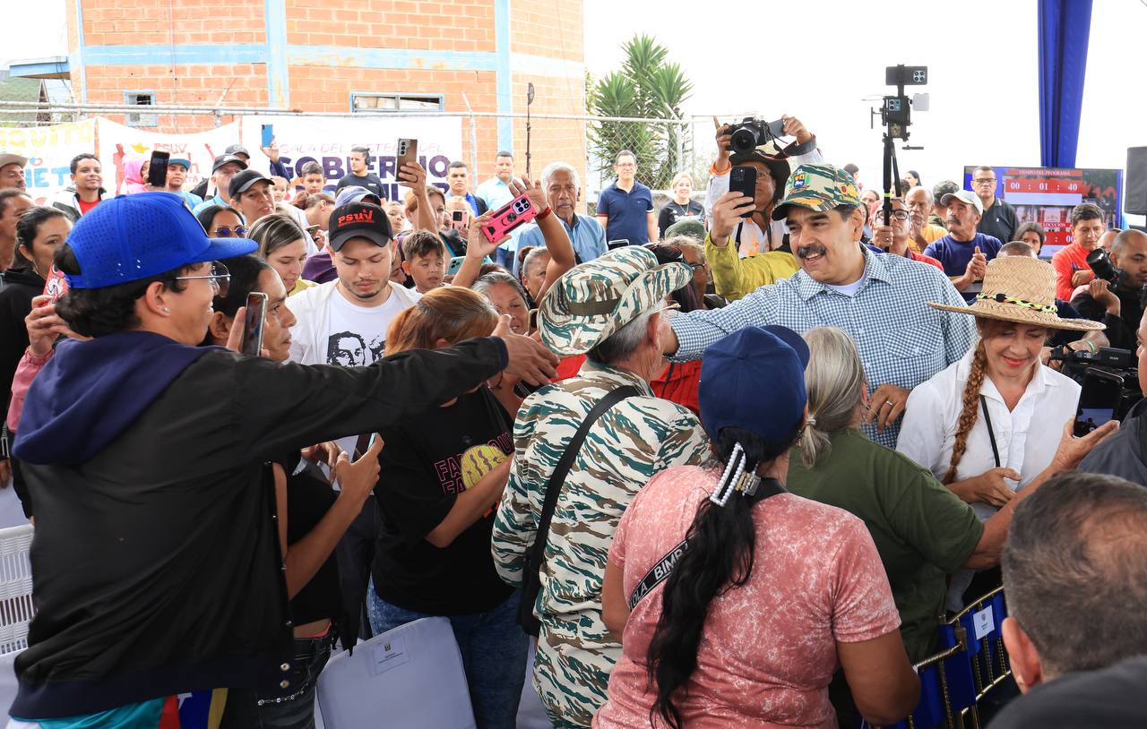 Presidente Maduro afianza el nuevo modelo postrentista con visita a la Comuna «Era Bicentenaria»