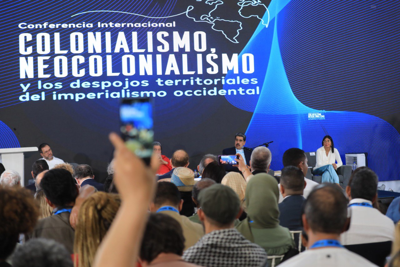 137 delegados de 59 países clausuraron en Caracas conferencia contra el neocolonialismo occidental