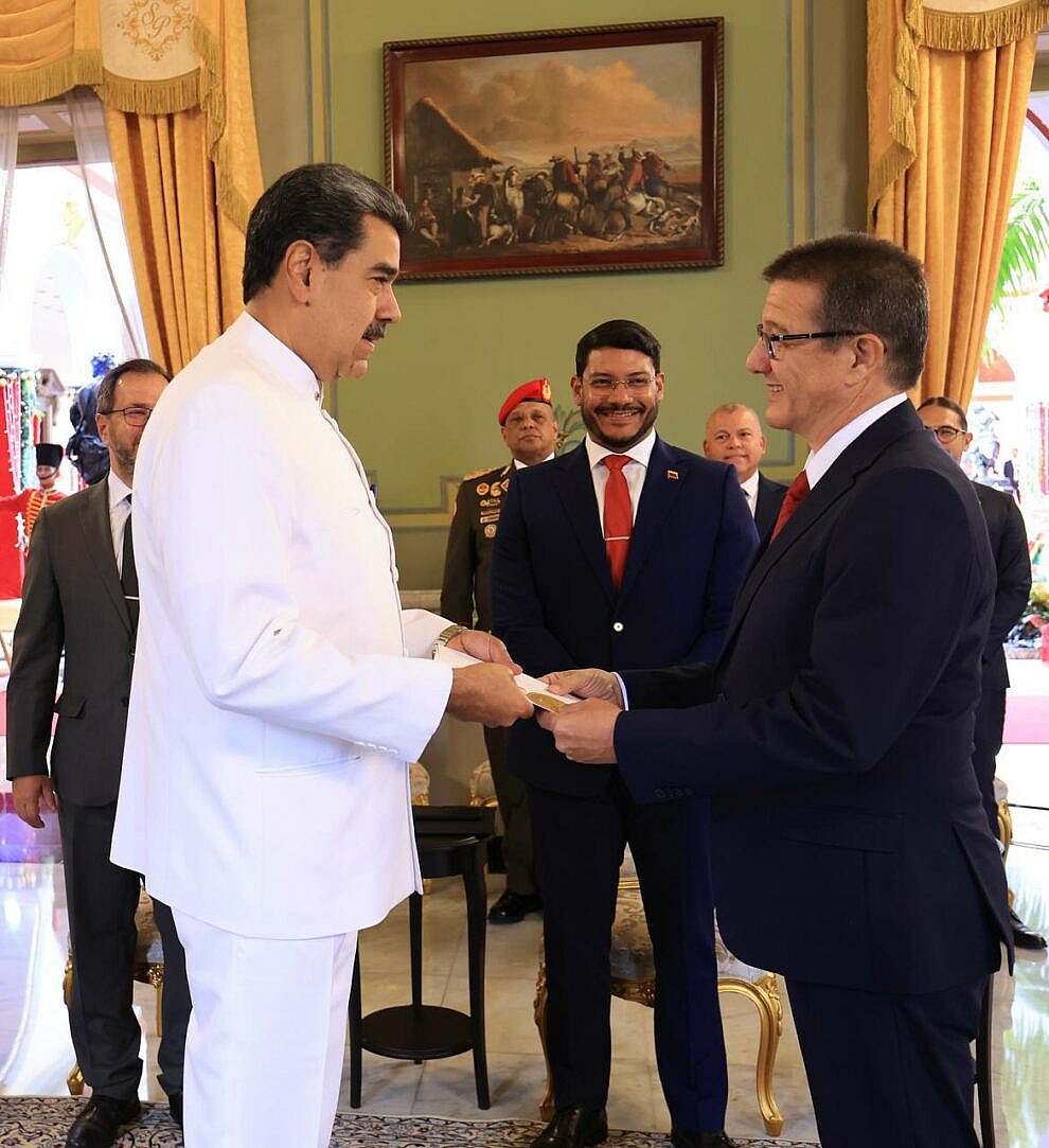 Presidente Maduro recibe cartas credenciales del nuevo embajador de la ...