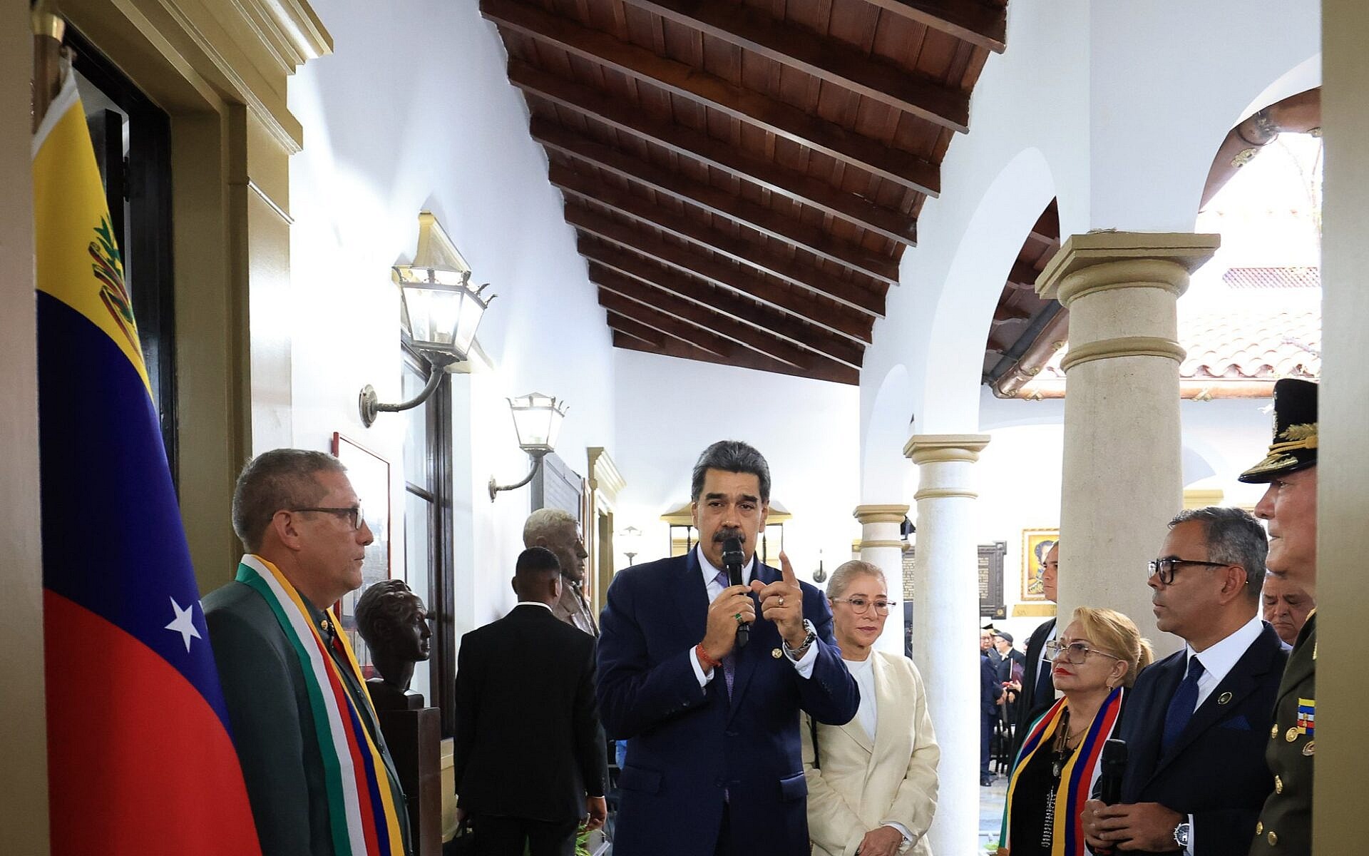 Líder de la revolución hace entrega de espacios rehabilitados en la sede de la Sociedad Bolivariana de Venezuela