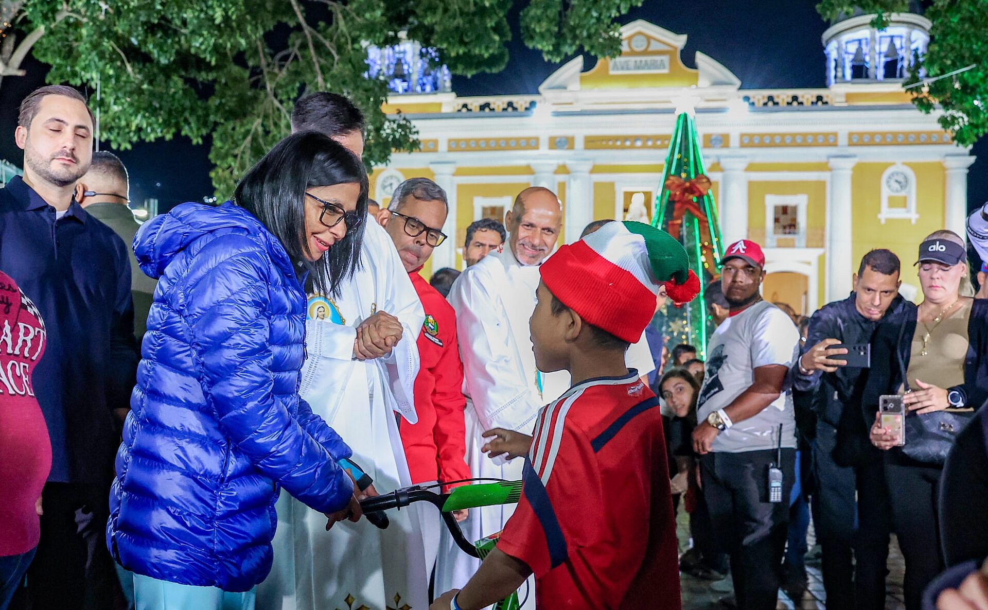 Niños y Niñas de La Pastora recibieron juguetes y celebraron en la víspera de La Navidad junto a las familias