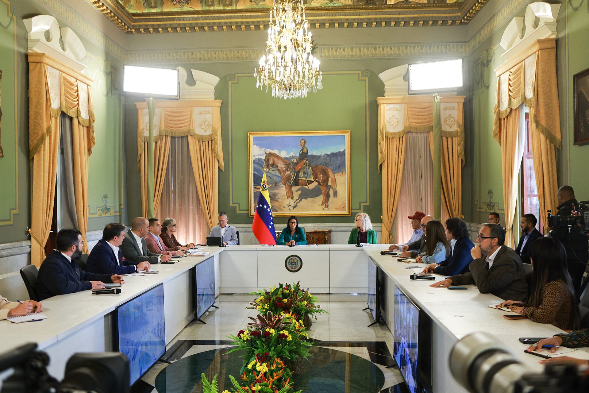 Presidenta Encargada Delcy Rodríguez sostiene reunión con integrantes del «Programa para la Convivencia y la Paz» de Venezuela