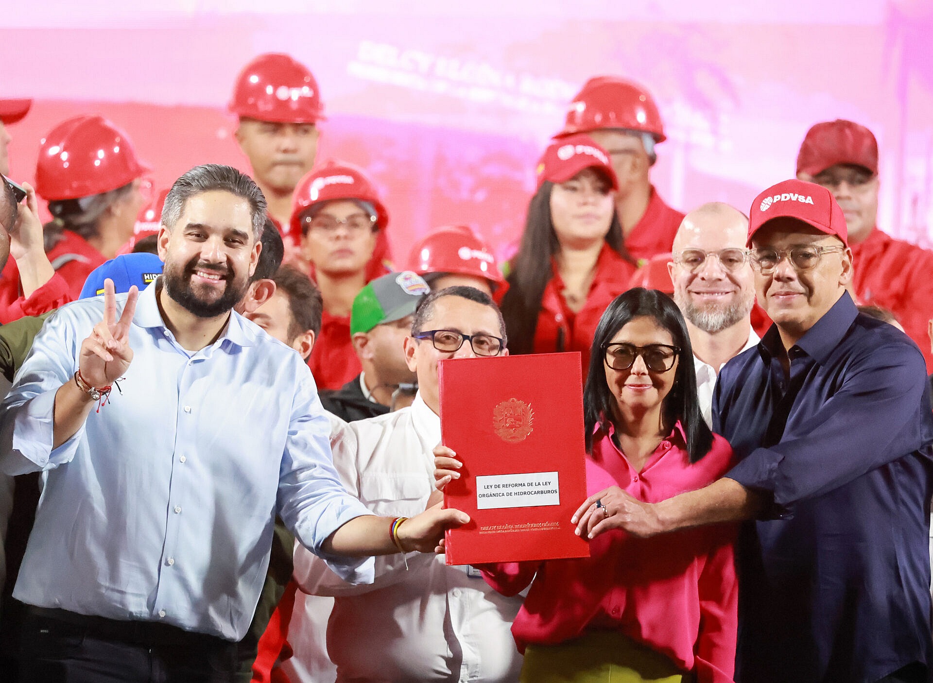 Ley de Hidrocarburos es aprobada por unanimidad para convertir el petróleo en bienestar social
