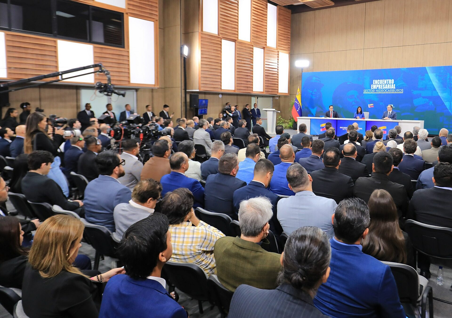 Presidenta (E) Delcy Rodríguez lideró Encuentro Empresarial con el Sector Hidrocarburos