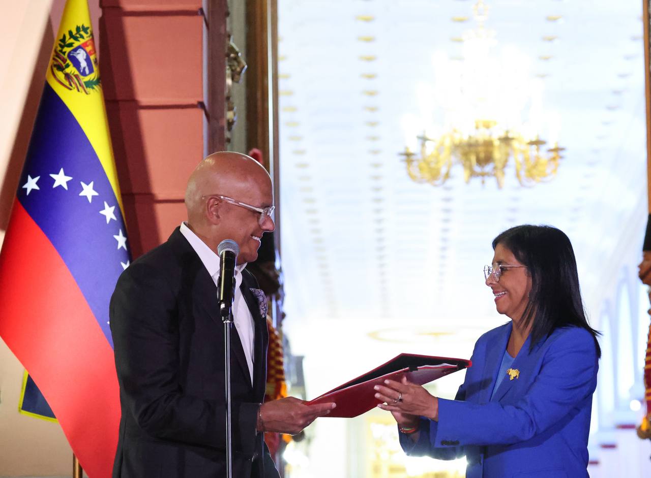 <a class="amazingslider-posttitle-link" href="https://www.mppef.gob.ve/presidenta-e-delcy-rodriguez-promulga-ley-de-amnistia-para-consolidar-la-paz-y-el-reencuentro-nacional/">Presidenta (E) Delcy Rodríguez promulga Ley de Amnistía para consolidar la paz y el reencuentro nacional</a> Presidenta (E) Delcy Rodríguez promulga Ley de Amnistía para consolidar la paz y el reencuentro nacional