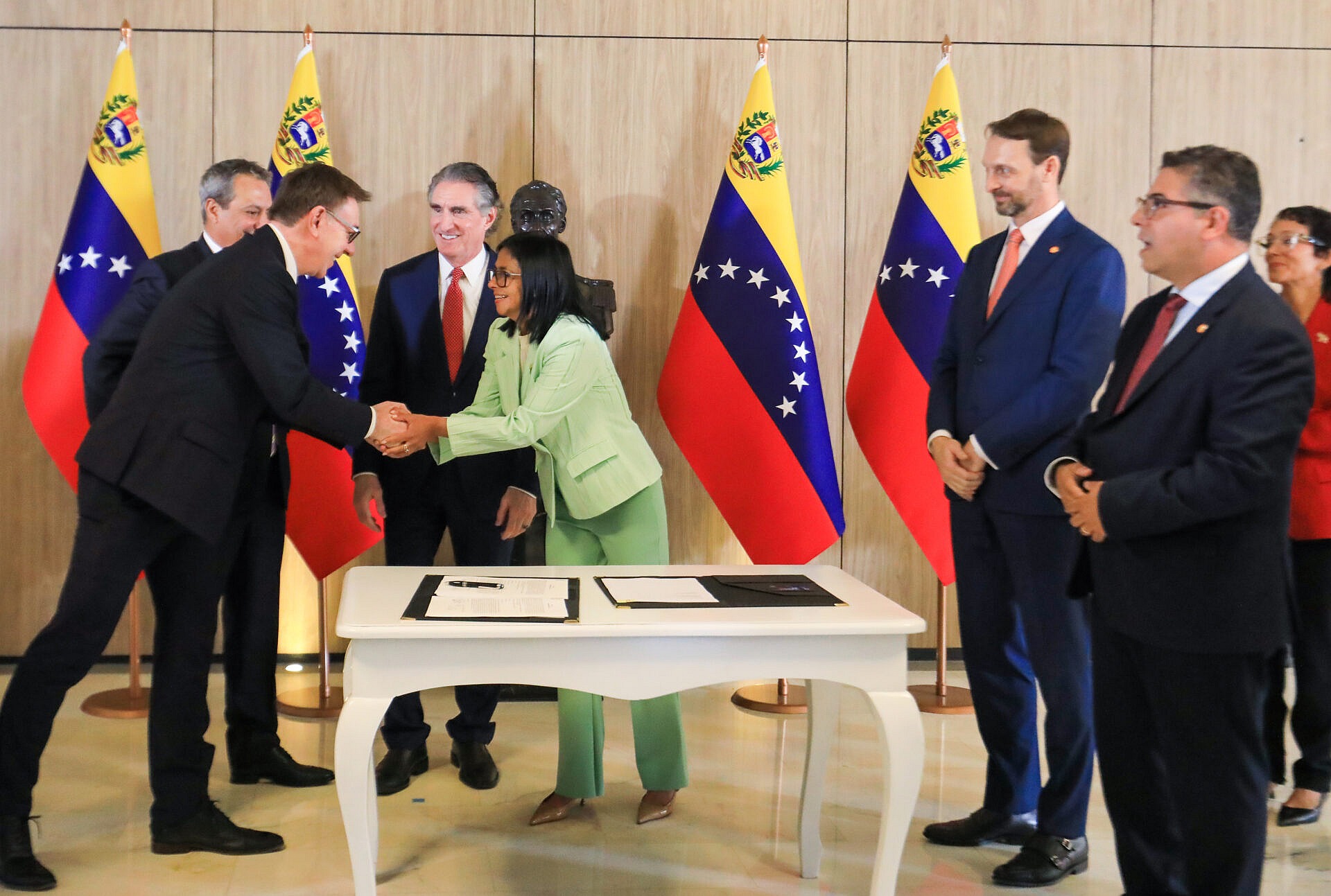 Venezuela y Estados Unidos consolidan alianzas estratégicas