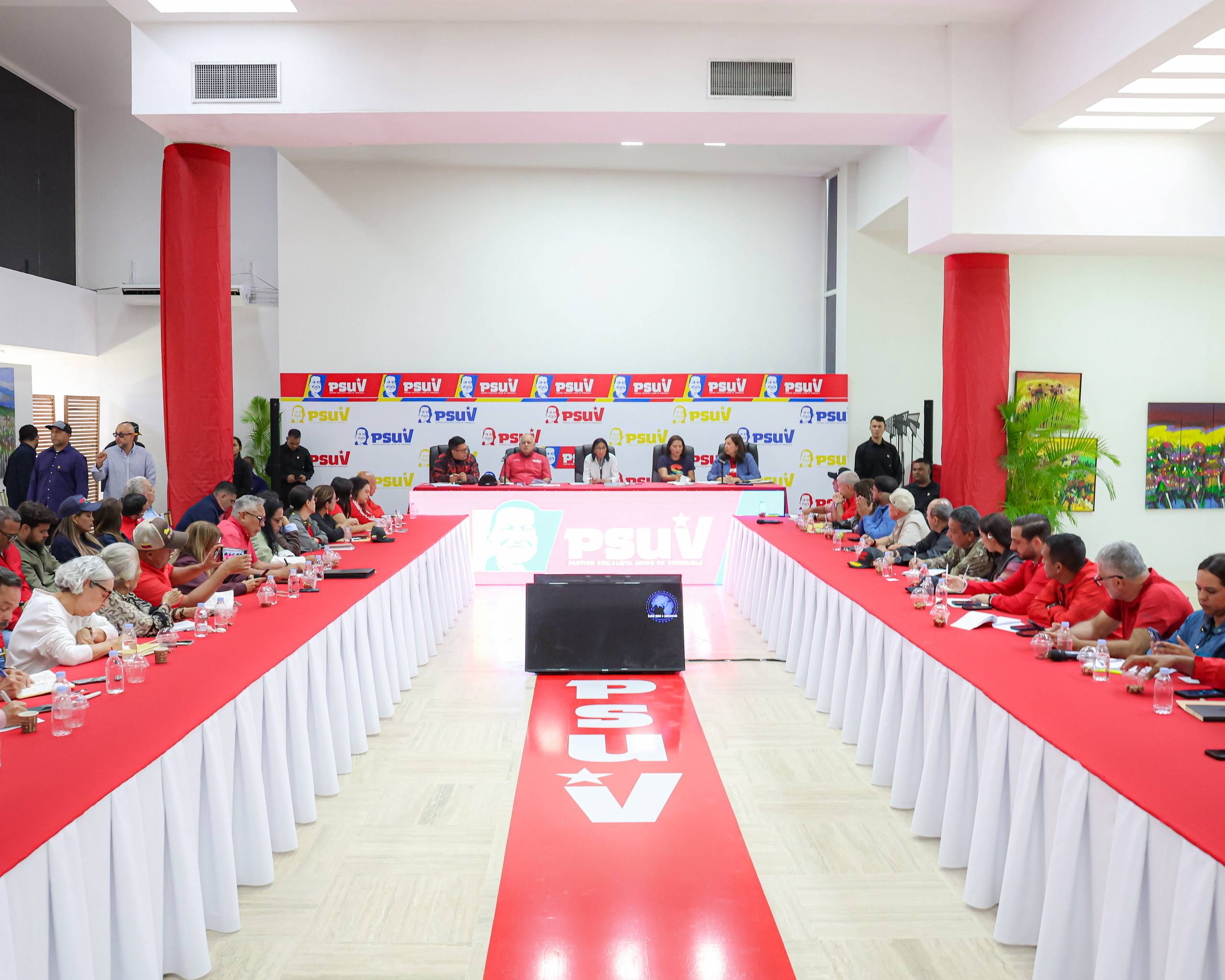 Presidenta (E) Delcy Rodríguez se reúne con la Dirección Nacional del PSUV previo a la Consulta Popular del 8M