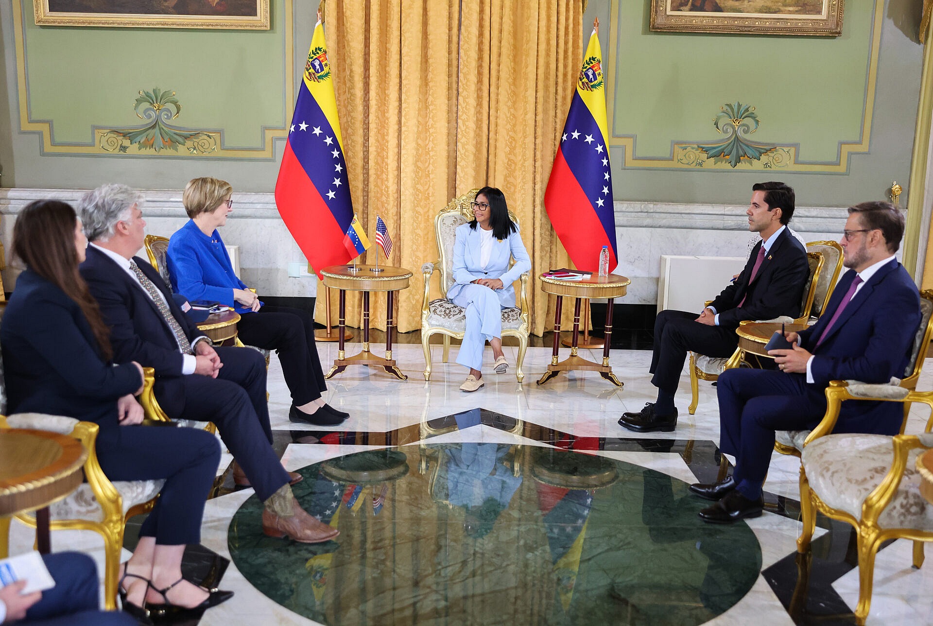 Presidenta (E) Delcy Rodríguez recibió a delegación del Senado de EE. UU. en Miraflores