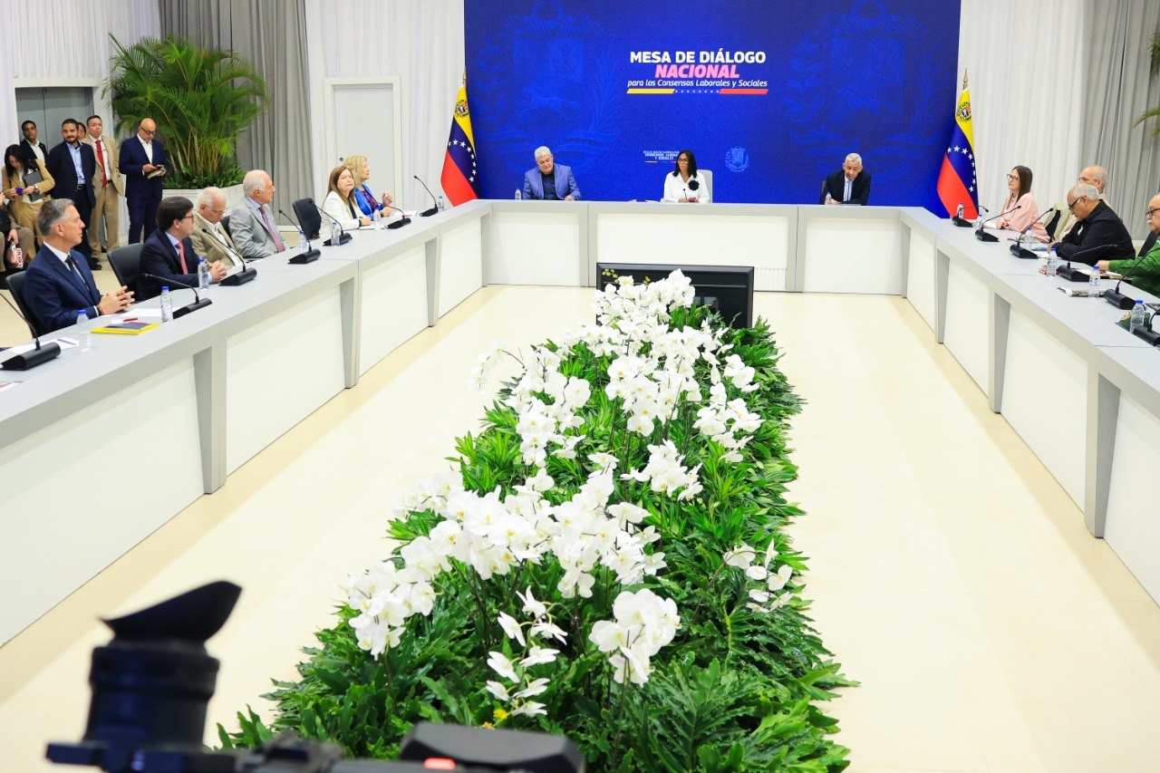 Presidenta (E) Delcy Rodríguez dirige Mesa de Diálogo Nacional para los Consensos Laborales y Sociales