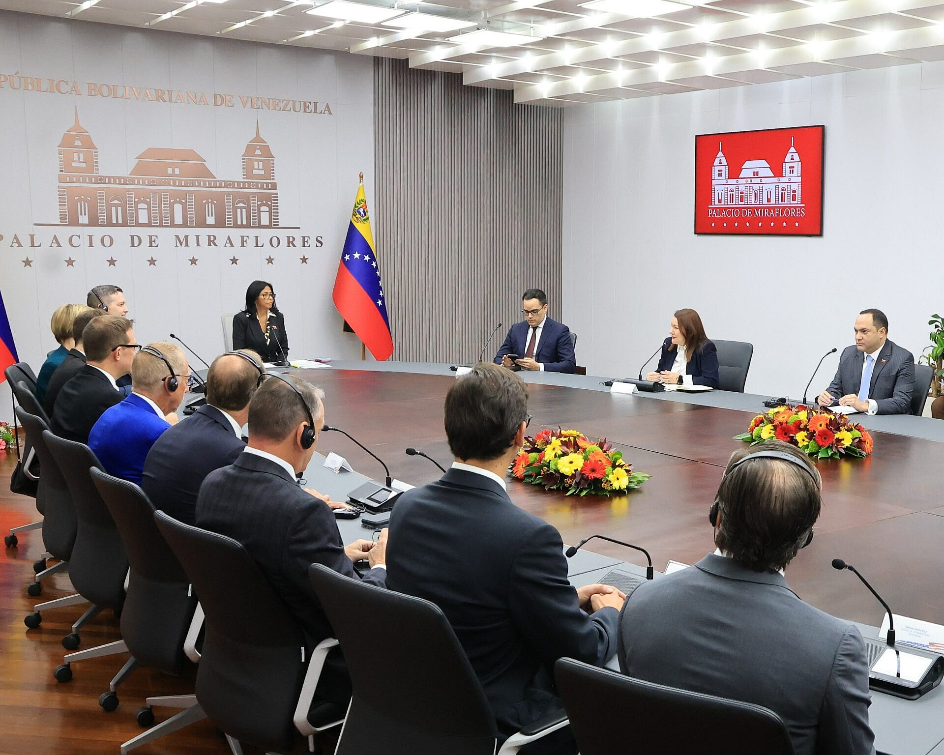 Presidenta (E) Delcy Rodríguez recibe al subsecretario Haustveit y delegación de Energía de EE.UU
