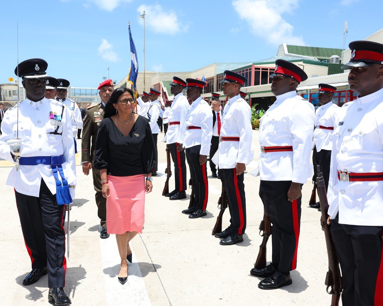 Inicia en Grenada su primera Visita Oficial de Estado la Presidenta (E) Delcy Rodríguez