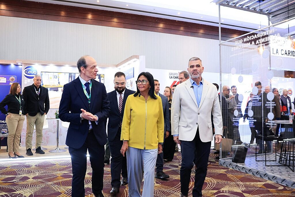 Presidenta (E) Delcy Rodríguez visita XII Congreso Nacional de Avicultura