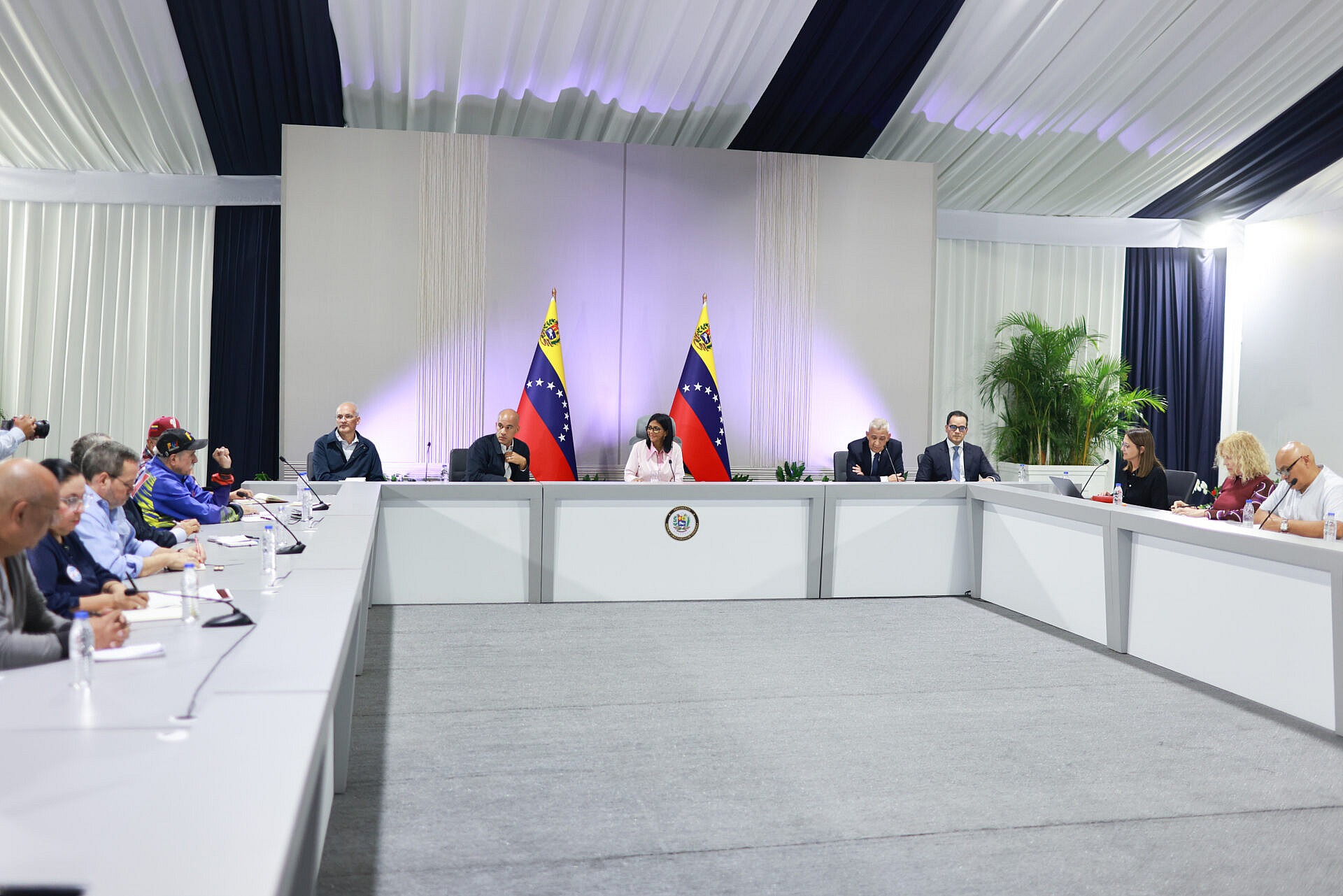 Presidenta (E) Delcy Rodríguez lideró Mesa de Diálogo Nacional para el renacer de Venezuela