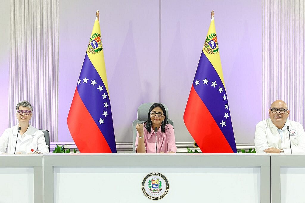 Presidenta (E) Delcy Rodríguez entrega insumos médicos y espacios rehabilitados en centros de salud de diversos estados