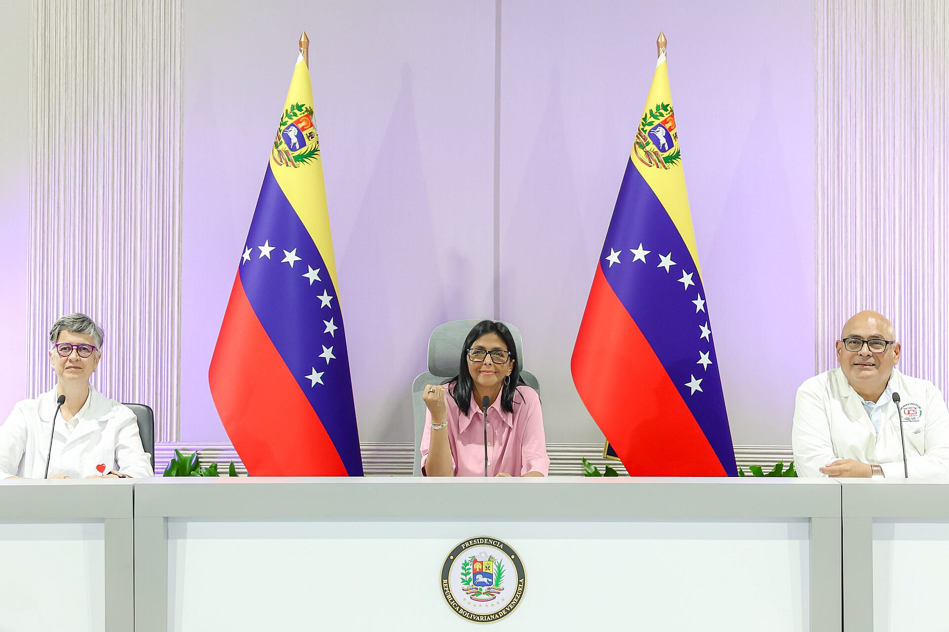 Presidenta (E) Delcy Rodríguez entrega insumos médicos y espacios rehabilitados en centros de salud de diversos estados
