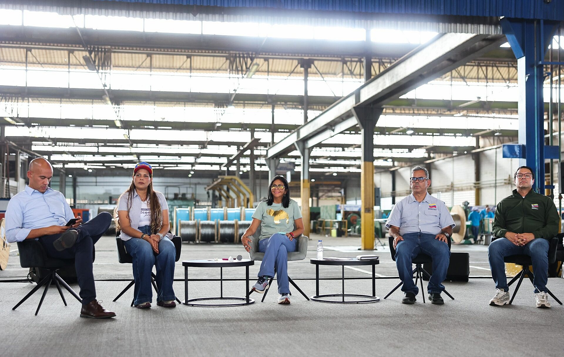 Presidenta (E) Delcy Rodríguez lideró encuentro con sectores productivos en Bolívar