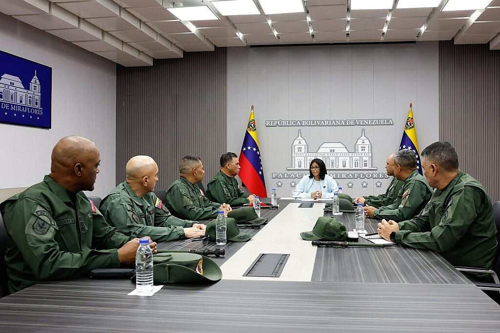 Presidenta (E) Delcy Rodríguez encabeza reunión estratégica con el Alto Mando Militar