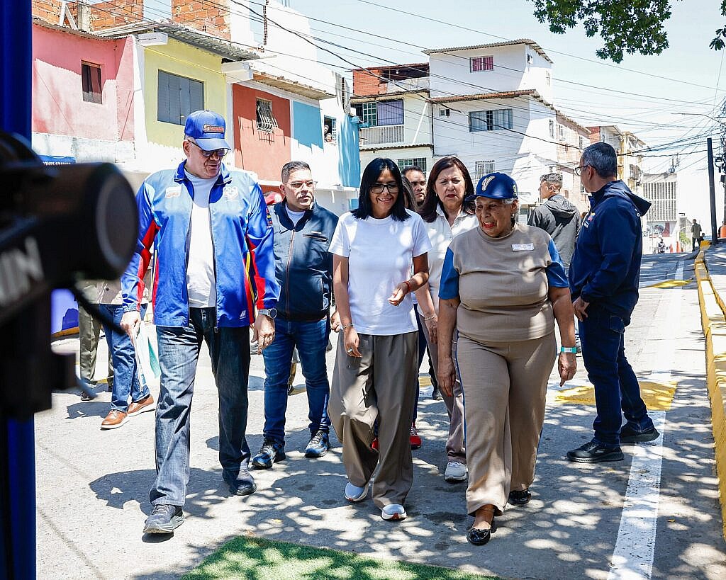 Presidenta (E) Delcy Rodríguez lidera despliegue social y recorre espacios recuperados en la parroquia Altagracia