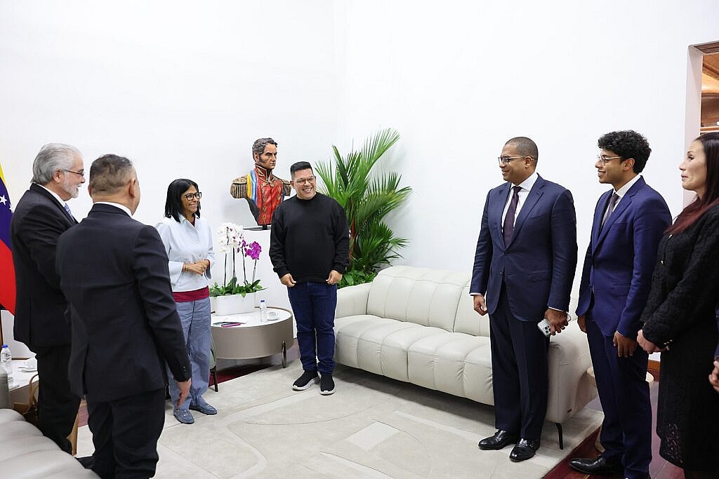 Presidenta (E) Delcy Rodríguez encabezó encuentro interreligioso por la paz con líderes evangélicos