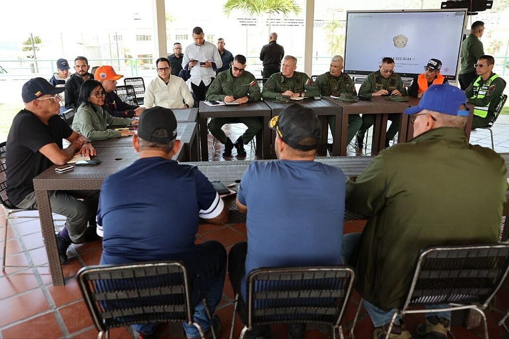 Presidenta (E) Delcy Rodríguez lidera reunión del Estado Mayor para coordinar acciones de emergencia en La Guaira