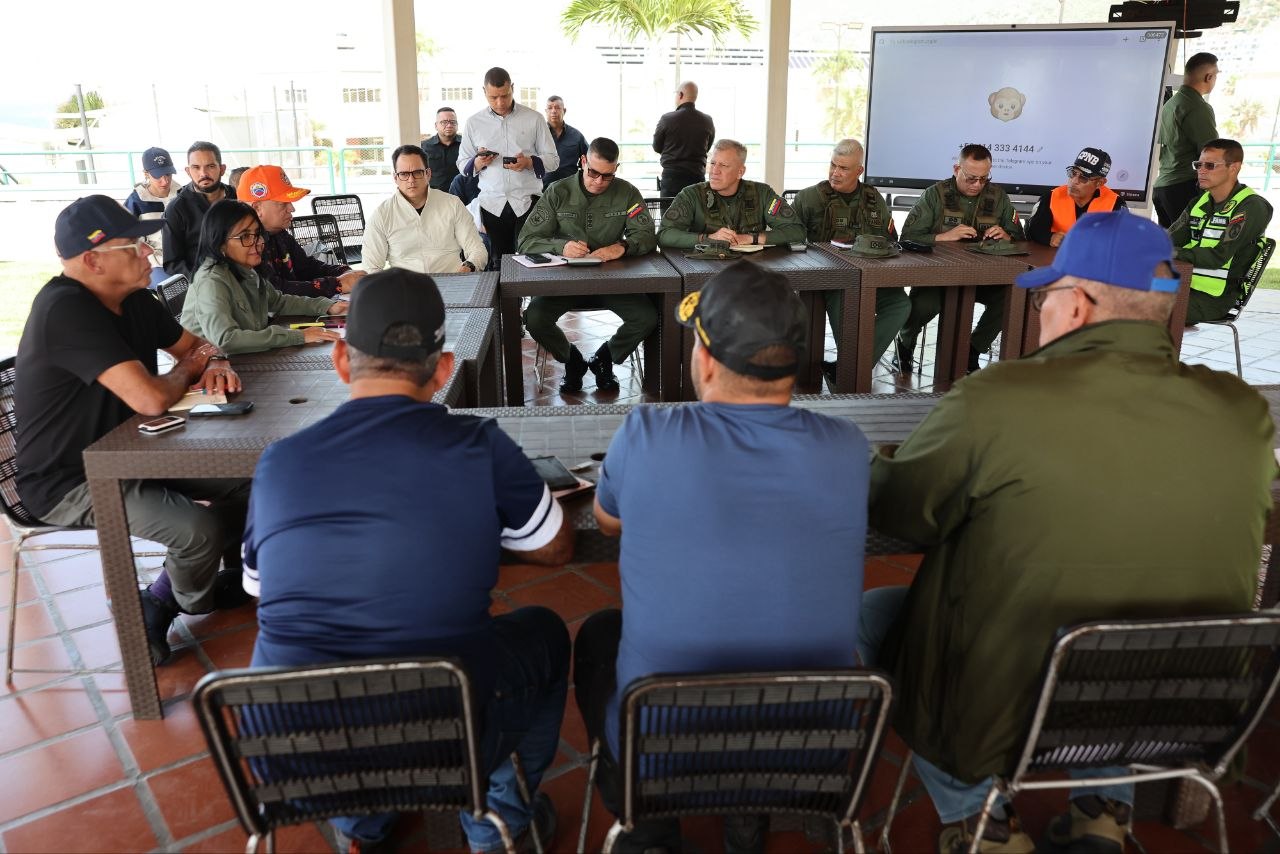 Presidenta (E) Delcy Rodríguez lidera reunión del Estado Mayor para coordinar acciones de emergencia en La Guaira