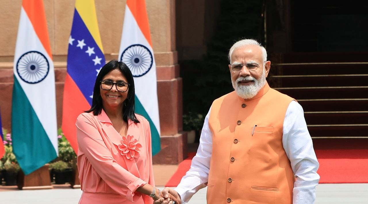 Presidenta (E) Delcy Rodríguez se reúne con el Primer Ministro Narendra Modi en Hyderabad House