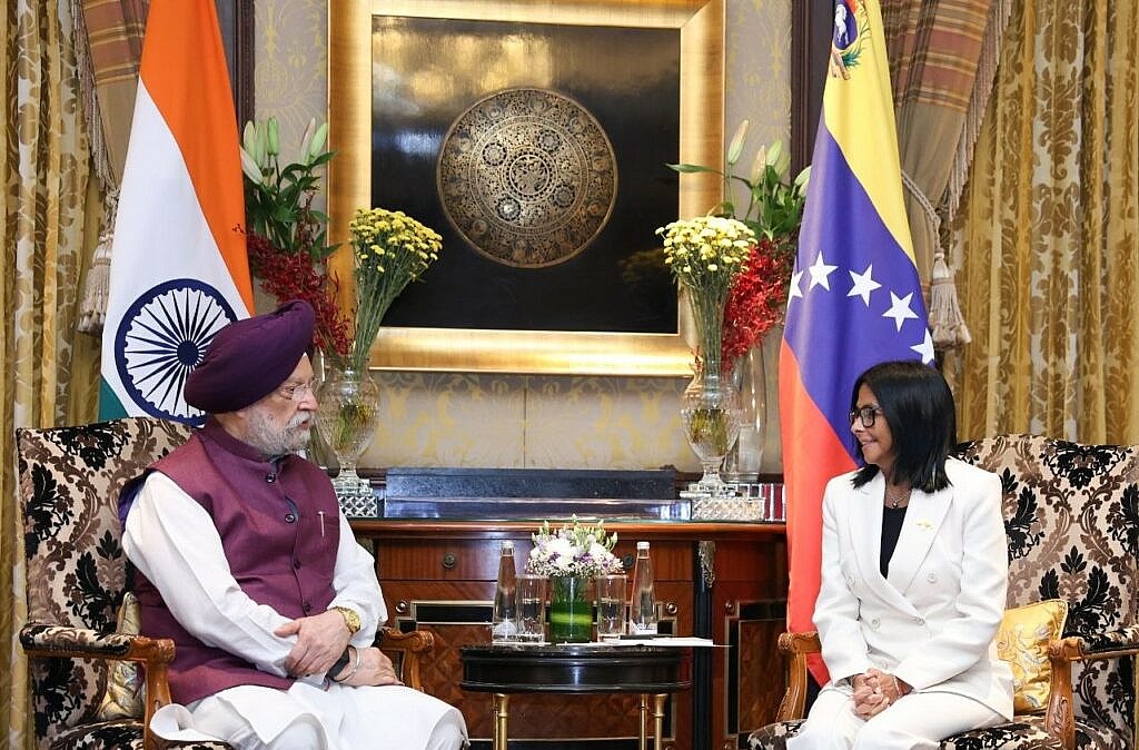 Presidenta (E) Delcy Rodríguez sostuvo encuentro con el Ministro de Petróleo y Gas Natural de la India Hardeep Singh Puri