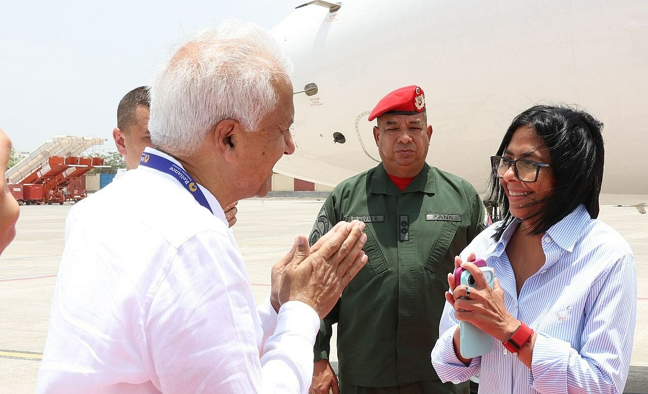 Presidenta (E) Delcy Rodríguez aterriza en la ciudad de Jamnagar y es recibida por autoridades locales