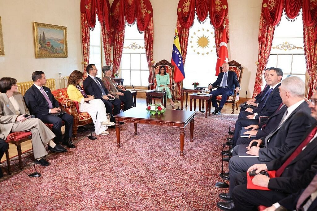 Presidenta (E) Delcy Rodríguez se reúne con el presidente de la República de Türkiye, Recep Tayip Erdogan
