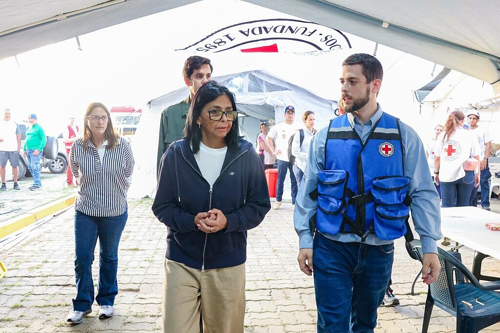 Mandataria Nacional (E) recorre hospital de campaña de la Cruz Roja en La Guaira