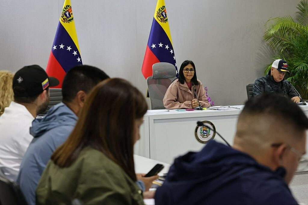 Presidenta (E) Delcy Rodríguez lidera reunión del Estado Mayor que coordina campamentos transitorios tras sismos en Venezuela