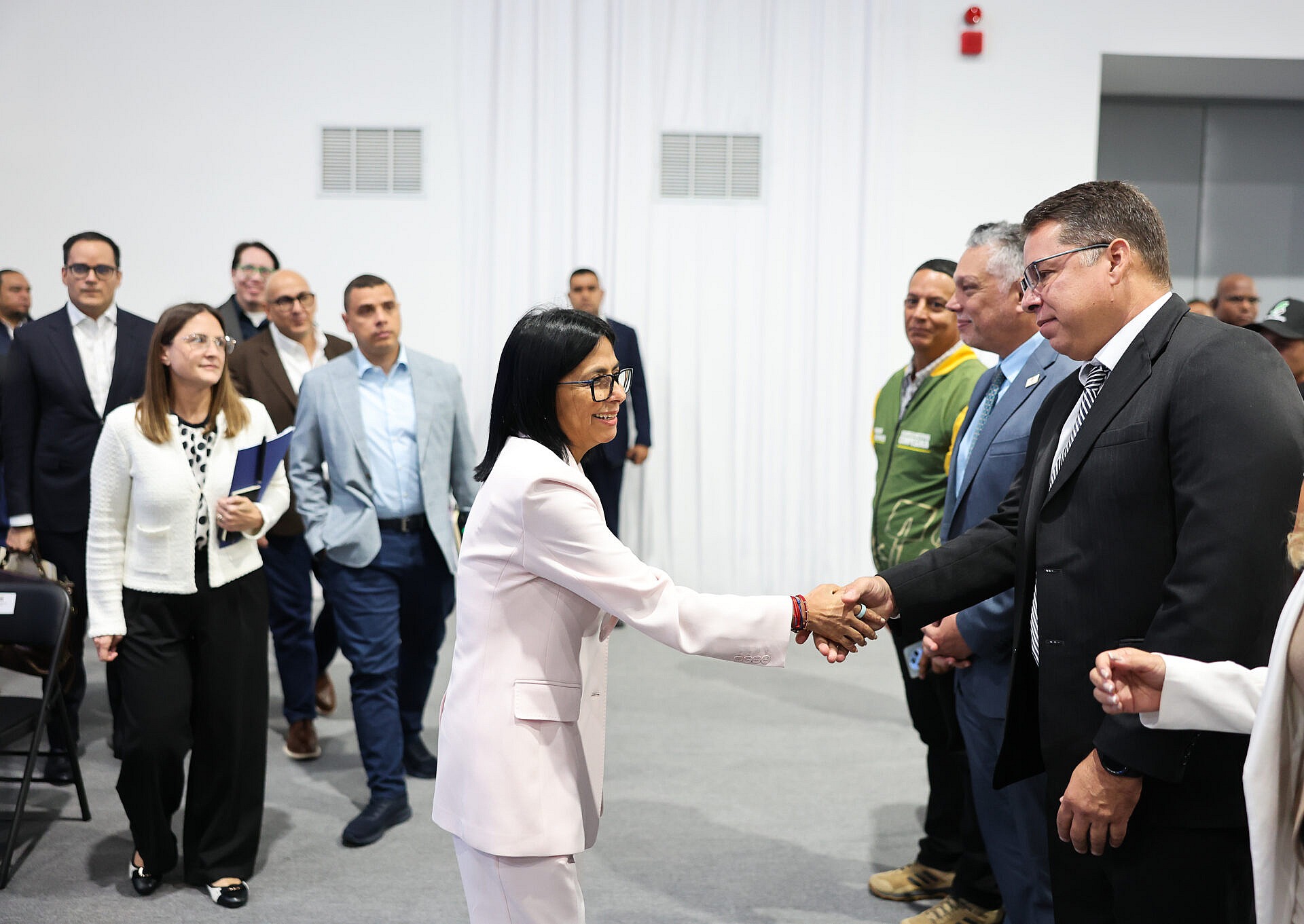 Presidenta Delcy Rodríguez aborda estrategias y planes de acción en plenaria del Consejo Nacional de Economía