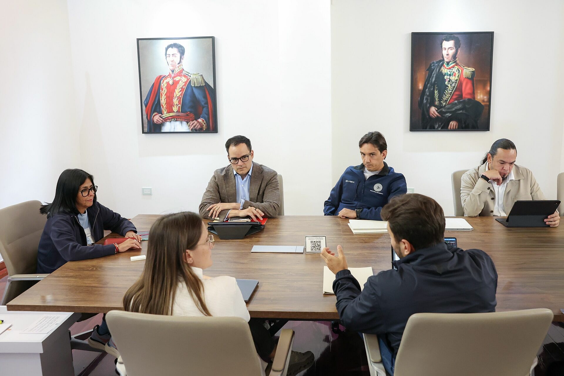 Presidenta Delcy Rodríguez revisa agenda económica nacional y la ejecución de fondos de emergencia post-sismos