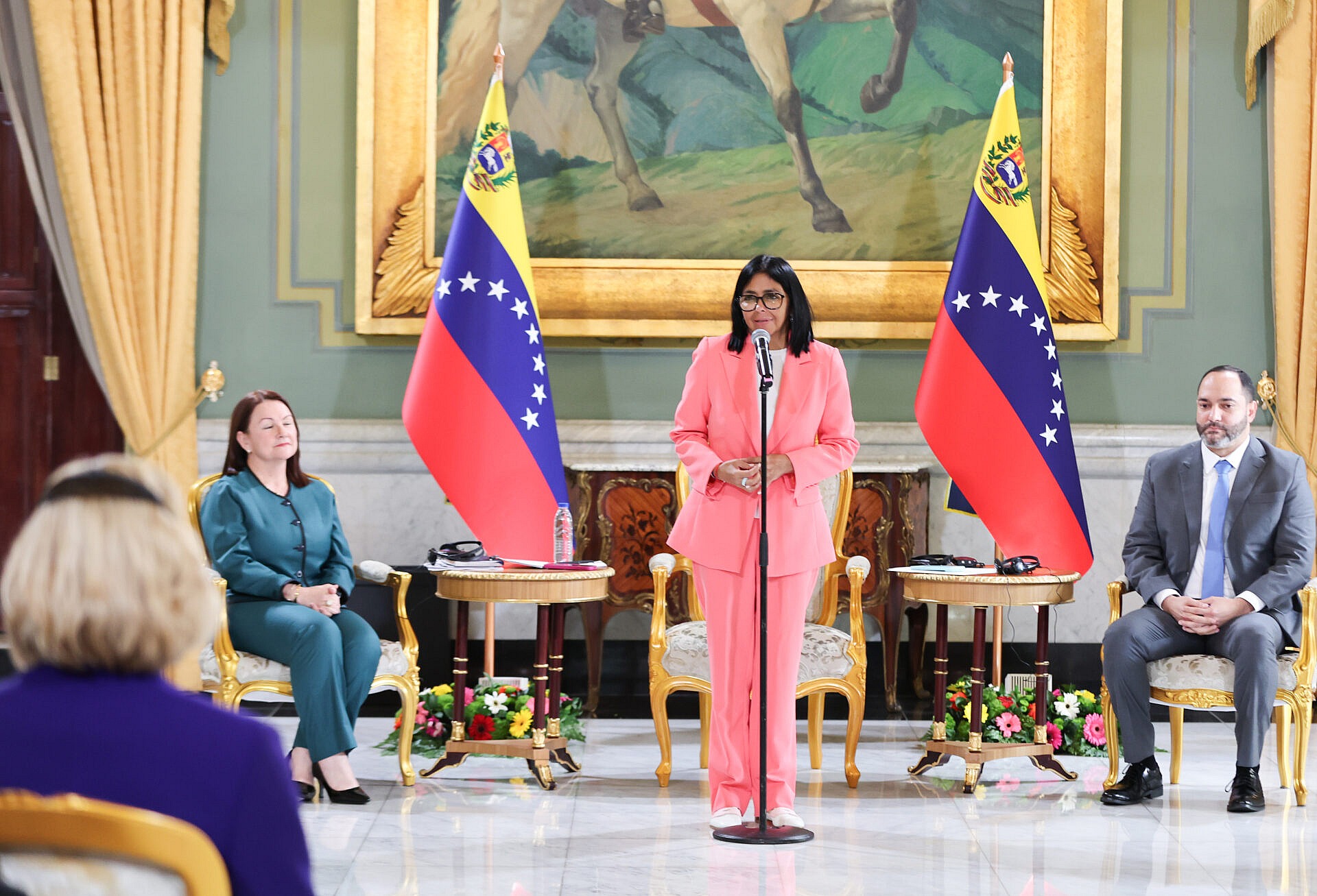 Presidenta Delcy Rodríguez lidera firma de acuerdos energéticos con consorcios internacionales