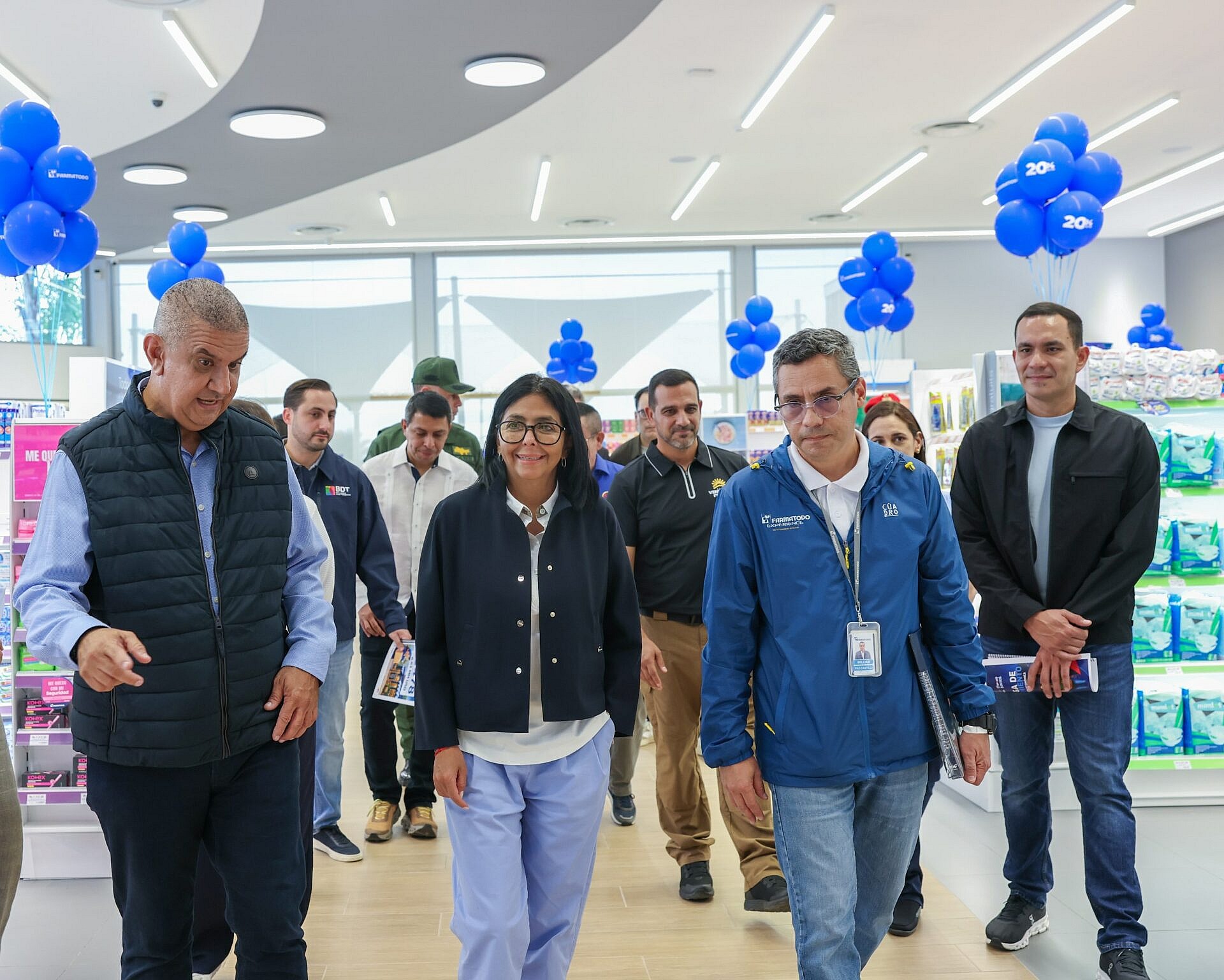 Presidenta Delcy Rodríguez lideró reapertura de comercios estratégicos en La Guaira y entrega de créditos a emprendedores