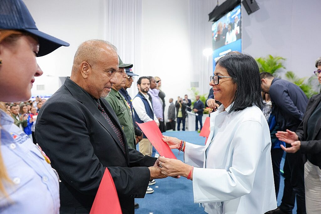 Presidenta Delcy Rodríguez otorgó medalla «Héroe de Venezuela» a servidores públicos que participaron en atención a víctimas de terremotos