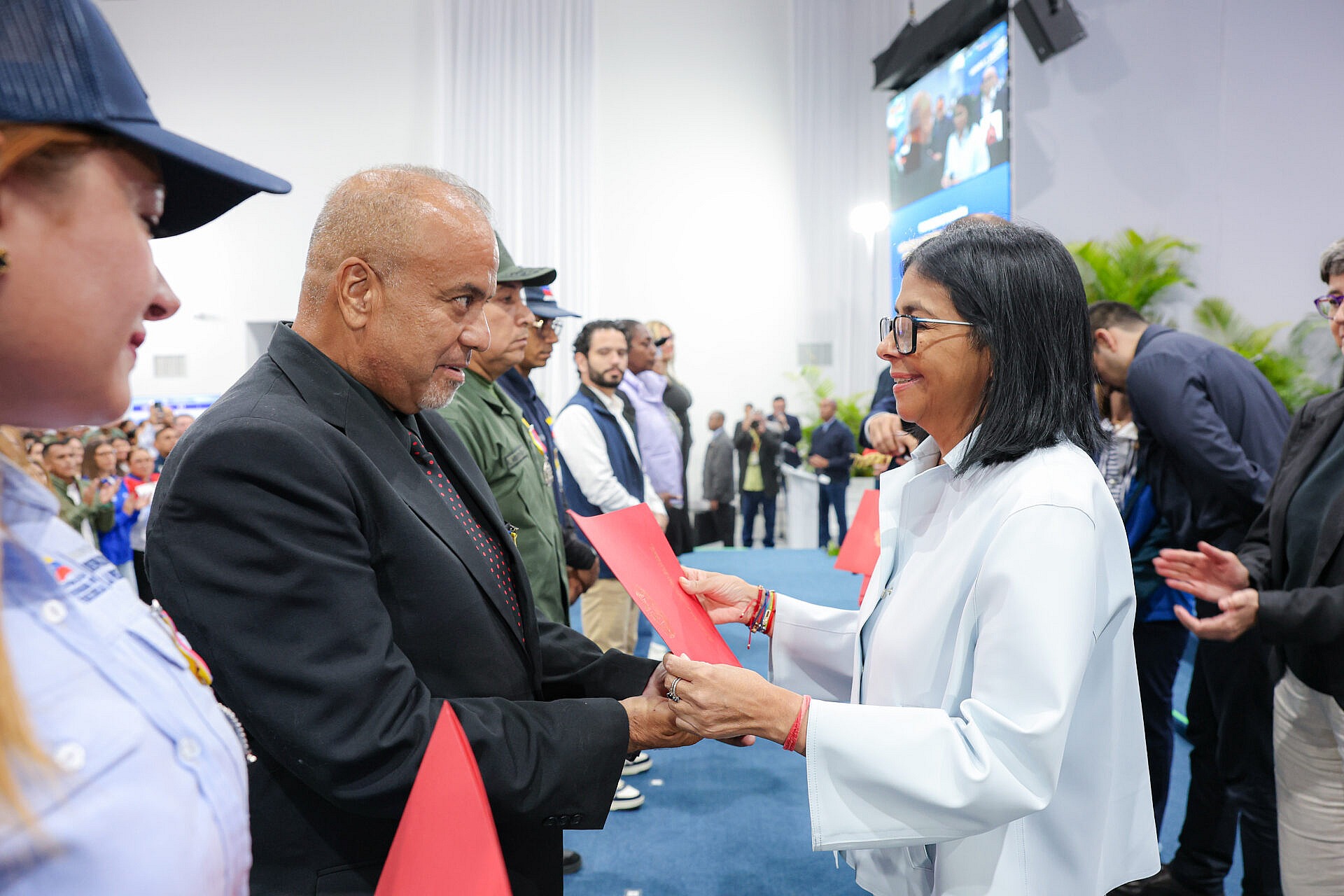 Presidenta Delcy Rodríguez otorgó medalla «Héroe de Venezuela» a servidores públicos que participaron en atención a víctimas de terremotos