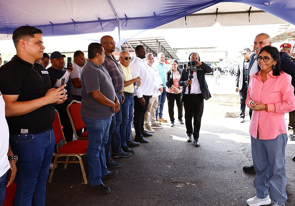 <a class="amazingslider-posttitle-link" href="https://www.mppef.gob.ve/presidenta-delcy-rodriguez-saludo-a-tripulantes-de-35-embarcaciones-venezolanas-que-faenan-en-el-puerto-de-sail-en-surinam/">Presidenta Delcy Rodríguez saludó a tripulantes de 35 embarcaciones venezolanas que faenan en el puerto de Sail, en Surinam</a> Presidenta Delcy Rodríguez saludó a tripulantes de 35 embarcaciones venezolanas que faenan en el puerto de Sail, en Surinam