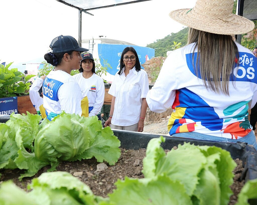 Presidenta Delcy Rodríguez supervisa unidades de producción porcina y avícola en Caricuao