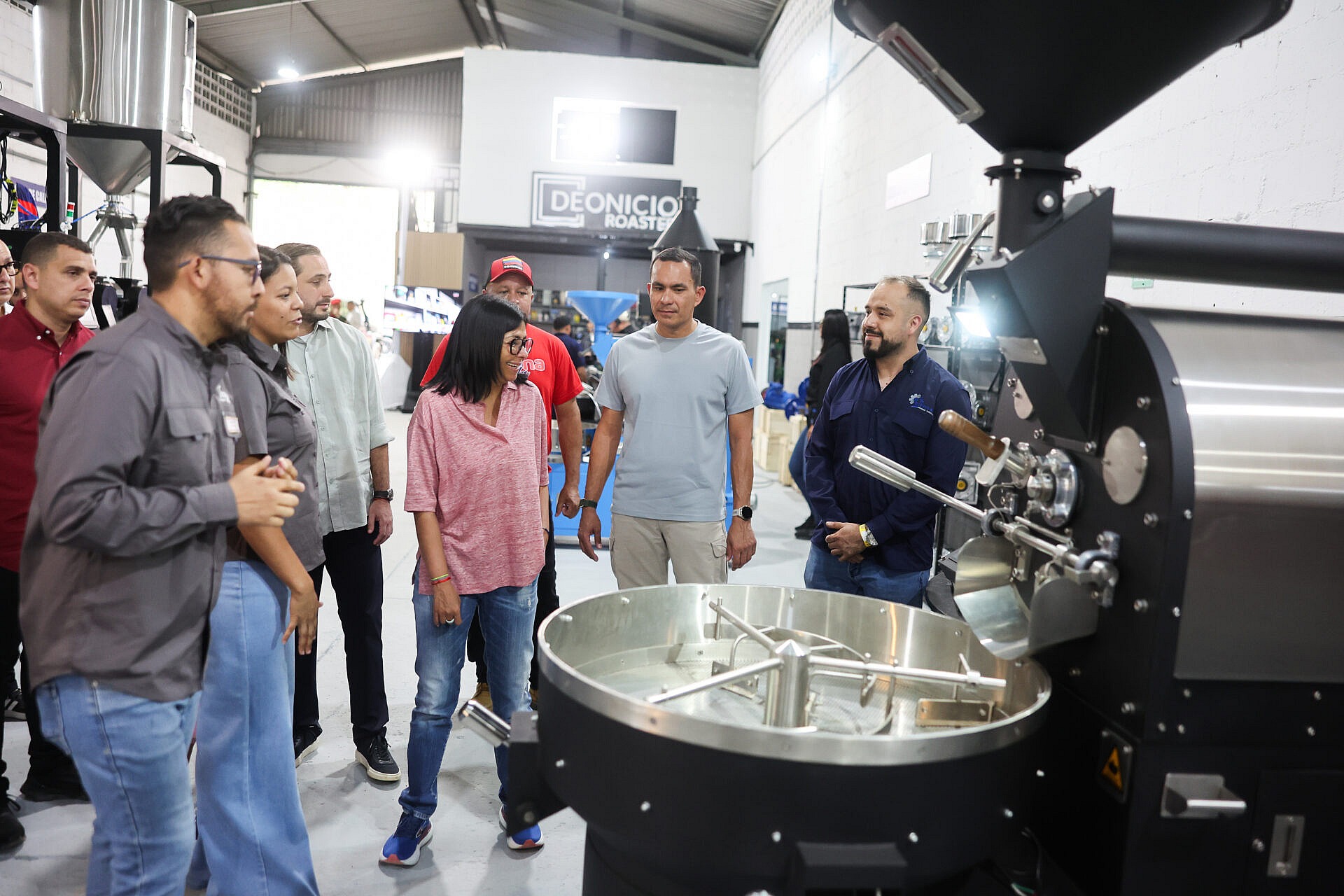 <a class="amazingslider-posttitle-link" href="https://www.mppef.gob.ve/presidenta-delcy-rodriguez-recorrio-fabrica-de-torrefactoras-para-el-sector-cafetalero-desde-miranda/">Presidenta Delcy Rodríguez recorrió fábrica de torrefactoras para el sector cafetalero desde Miranda</a> Presidenta Delcy Rodríguez recorrió fábrica de torrefactoras para el sector cafetalero desde Miranda