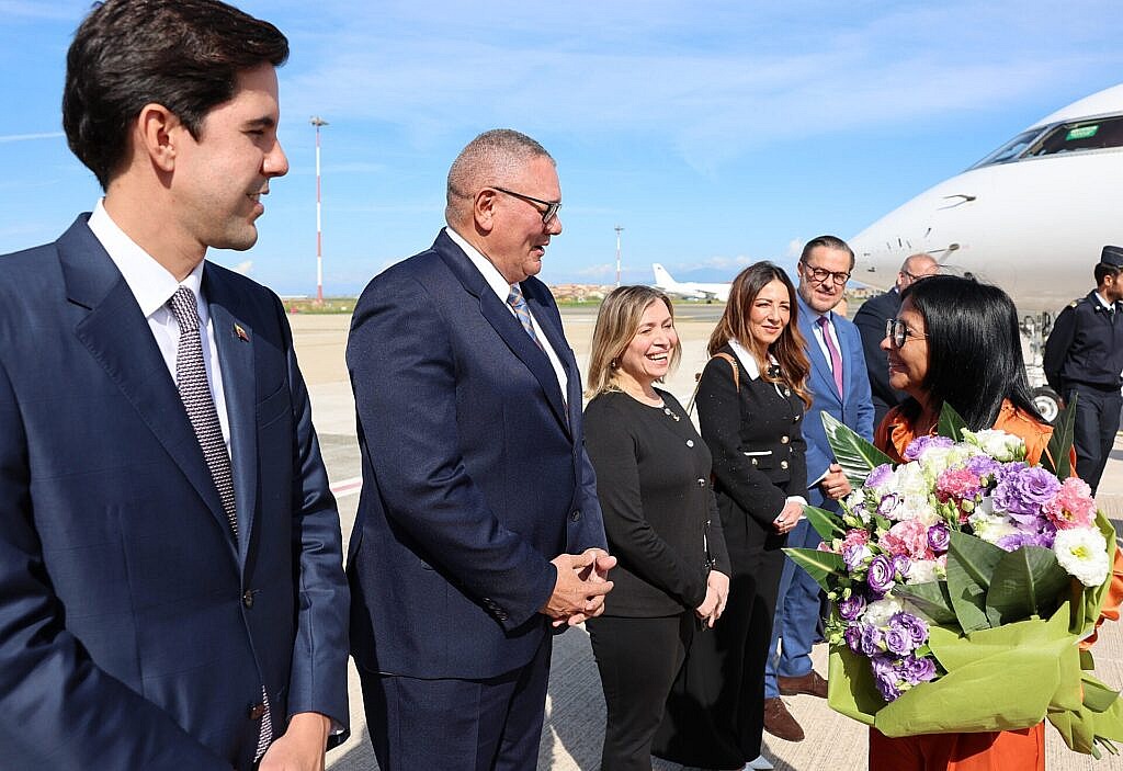 Presidenta Delcy Rodríguez llega a Roma para participar en Foro Mundial de la FAO