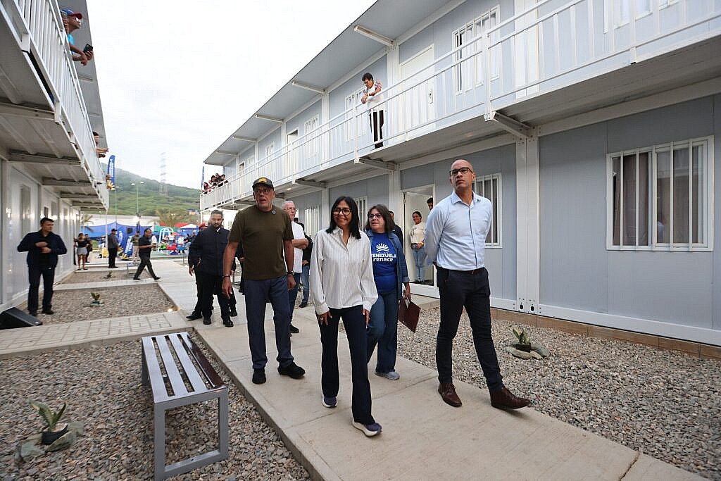 Presidenta de la República Bolivariana de Venezuela, Delcy Rodríguez entrega 500 viviendas transitorias en Ciudad Caribia para familias afectadas por el doble sismo