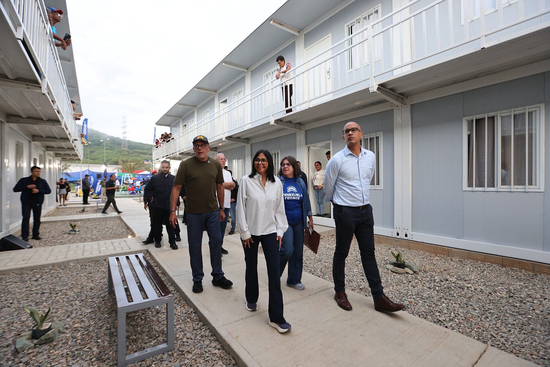Presidenta de la República Bolivariana de Venezuela, Delcy Rodríguez entrega 500 viviendas transitorias en Ciudad Caribia para familias afectadas por el doble sismo